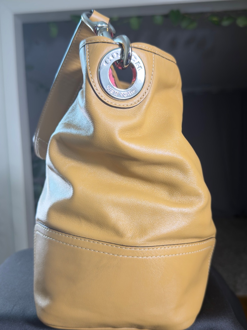 COACH Hadley Tan Leather Duffle Bag F27728 Vibrant Hot Pink Lining - Picture 12 of 13